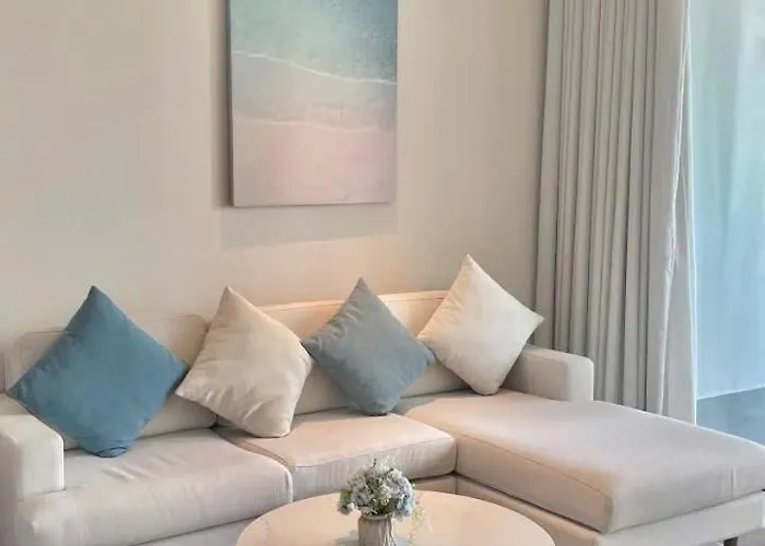 A La Carte High Floor, Luxury Bay View *